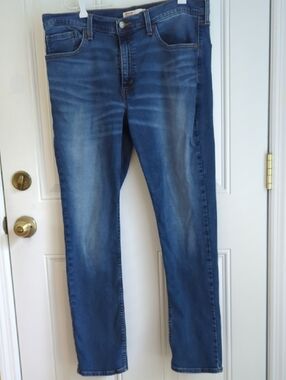 Signature Levi Strauss Slim Jeans. Size 36X32.